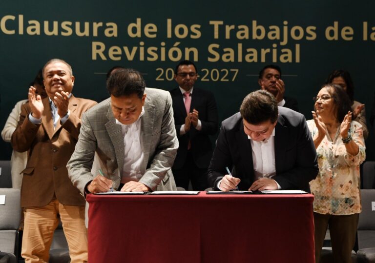 Sindicato petrolero aprueba aumento salarial de 7.5% en Pemex