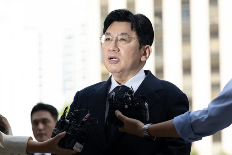 Bang Si-Hyuk y BTS: policía pide acusarlo por presunto fraude