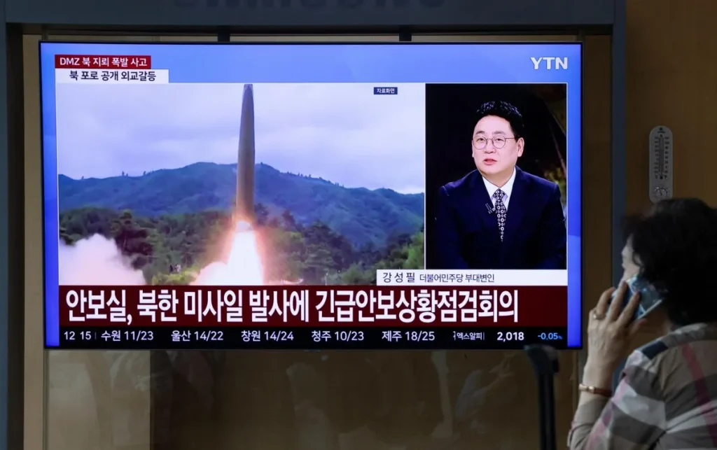 Kim Jong Un supervisa misil norcoreano con IA 2 Kim Jong Un supervisa misil norcoreano con IA