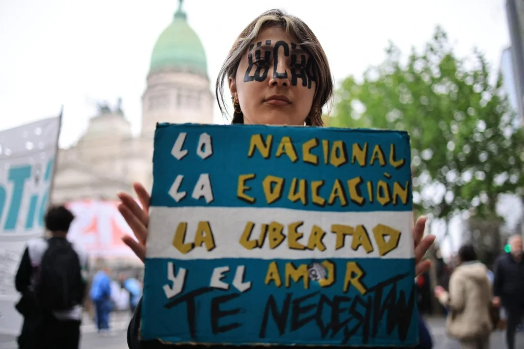 Argentina: represión deja heridos y detenidos en marcha universitaria 1 Argentina: represión deja heridos y detenidos en marcha universitaria
