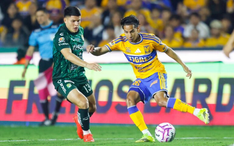 León vence 2-0 a Tigres y complica su pase a la Liguilla