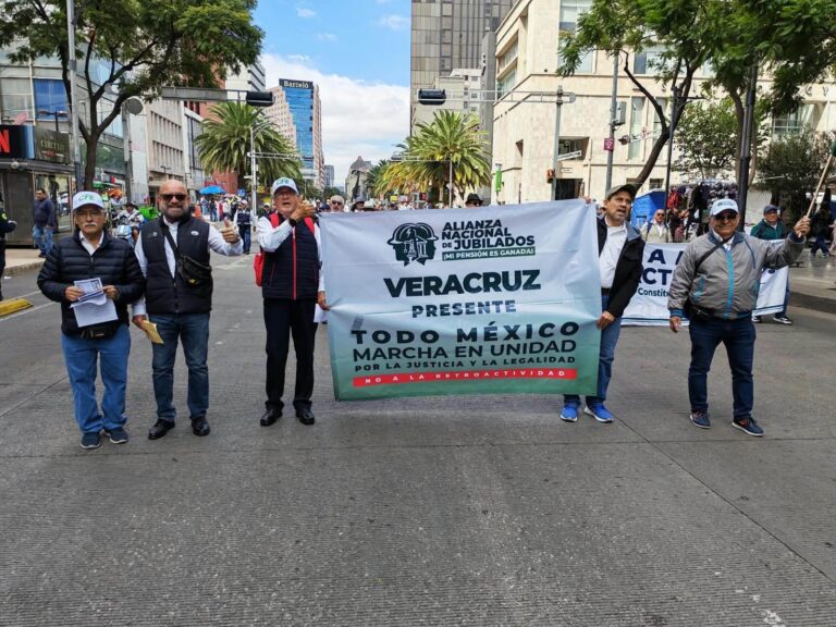 Jubilados de CFE exigen pago de pensiones tras 11 años de litigio
