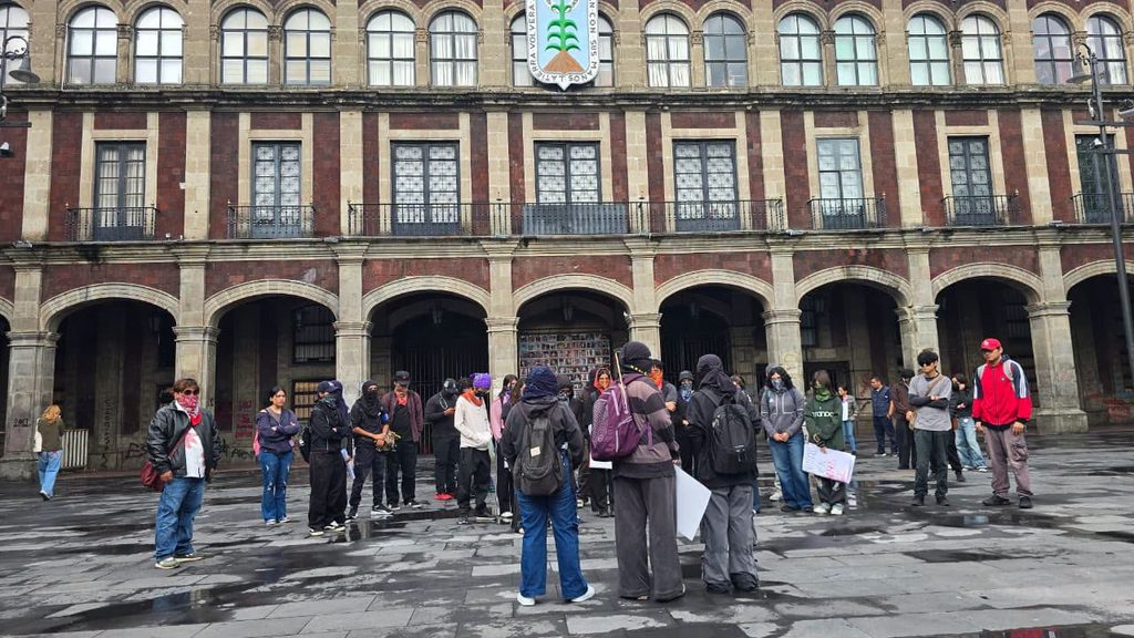 Estudiantes de la UAEM marchan por asesinatos y acoso 3 Estudiantes de la UAEM marchan por asesinatos y acoso
