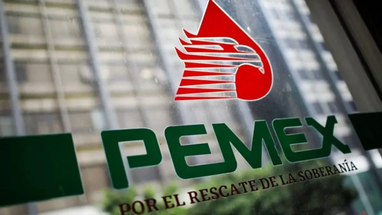 Pemex reduce su deuda en 20 mil millones de dólares