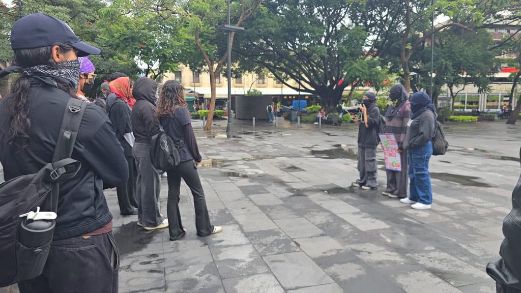 Estudiantes de la UAEM marchan por asesinatos y acoso 1 Estudiantes de la UAEM marchan por asesinatos y acoso