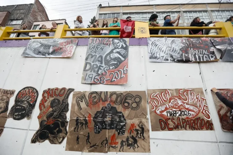 Ex líderes del 68 exigen abrir archivos militares de Tlatelolco