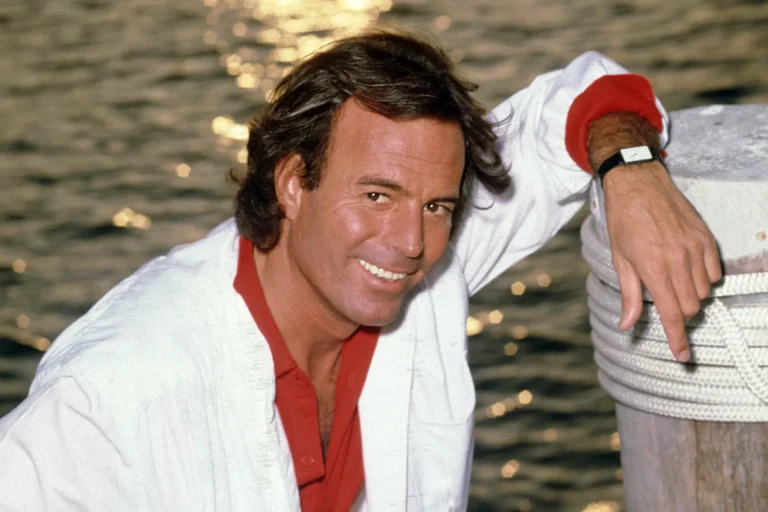 Fiscalía española avala investigar a Julio Iglesias por agresión sexual
