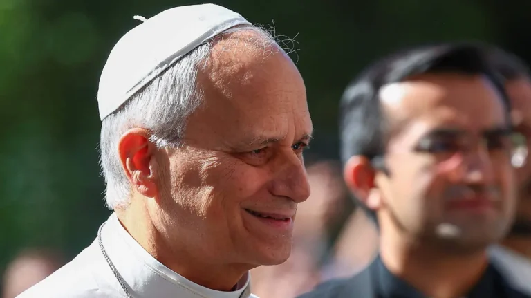 Papa León XIV se recupera tras cirugía por cáncer de pulmón