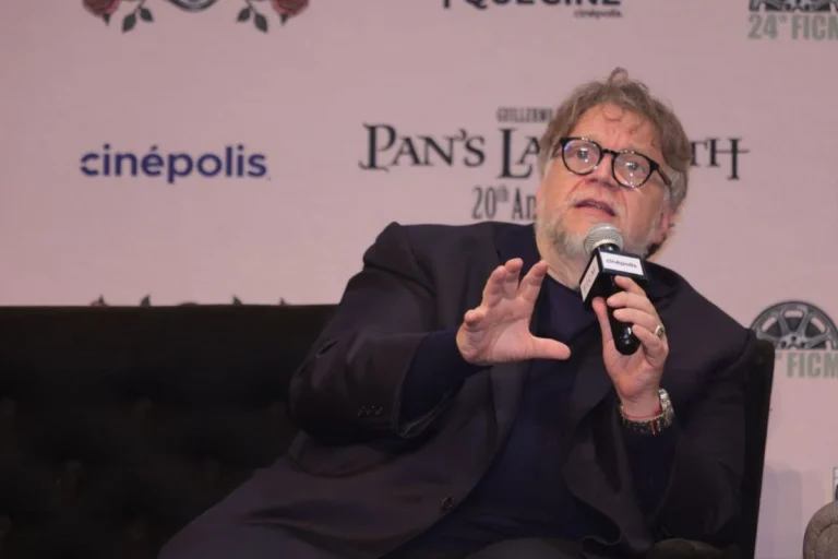 Guillermo del Toro respalda protestas por agua limpia en Jalisco
