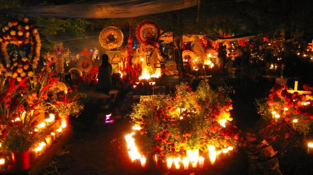 Día de Muertos: cerrarán el panteón de Janitzio 2 Día de Muertos: cerrarán el panteón de Janitzio