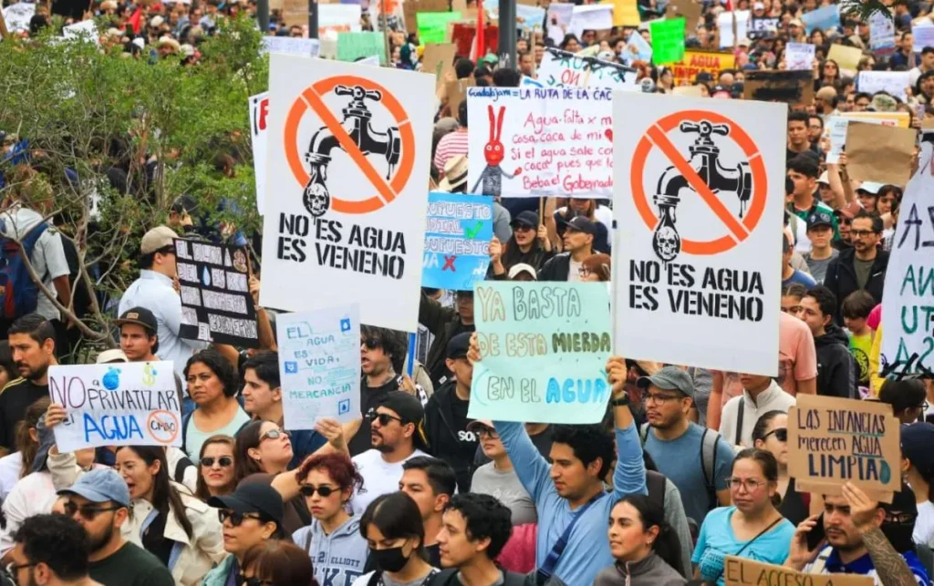 Guadalajara marcha por agua limpia y denuncia represión de Lemus 2 Guadalajara marcha por agua limpia y denuncia represión de Lemus