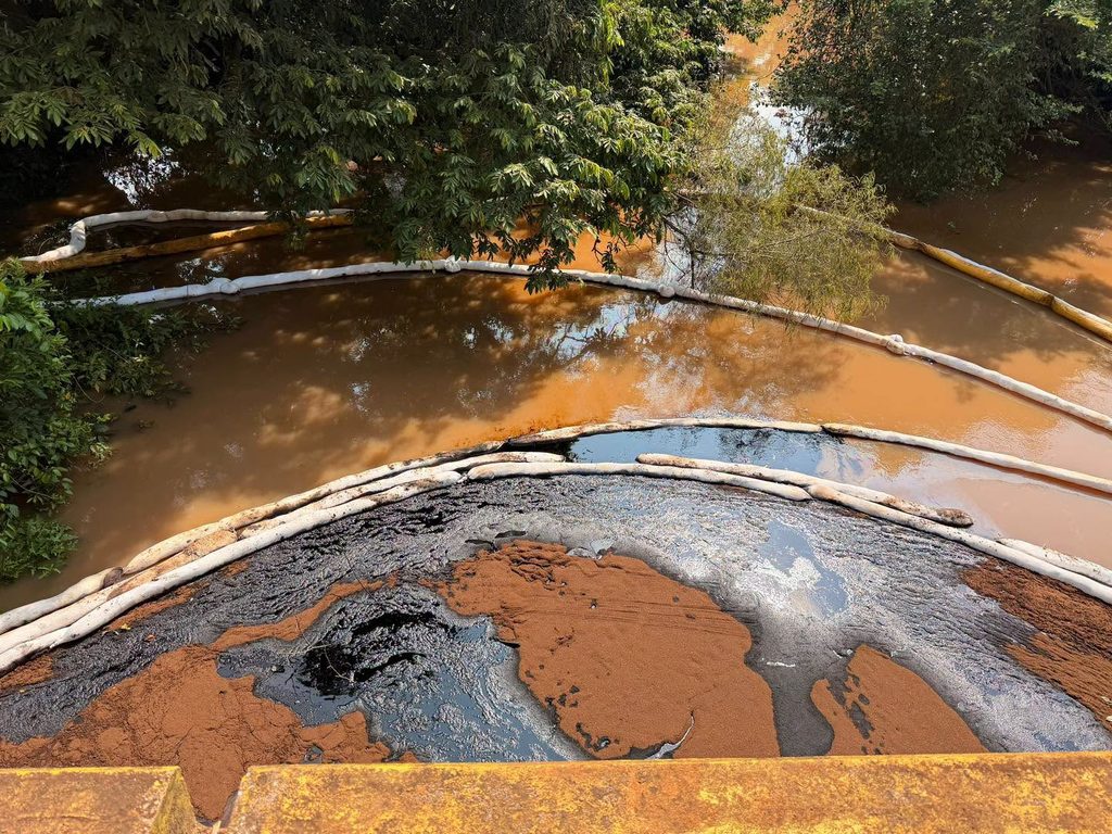 Contienen derrame de diésel en arroyo Chacalapa, Veracruz 2 Contienen derrame de diésel en arroyo Chacalapa, Veracruz