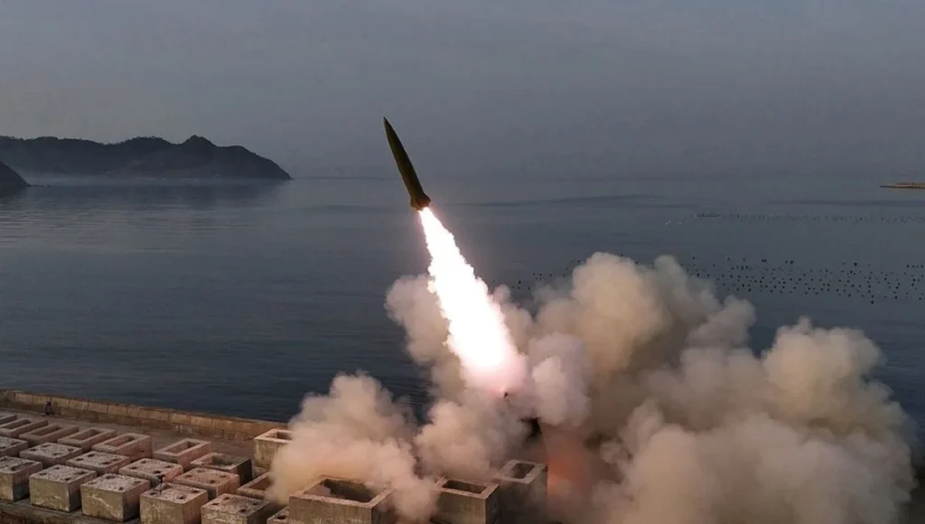 Kim Jong Un supervisa misil norcoreano con IA 1 Kim Jong Un supervisa misil norcoreano con IA