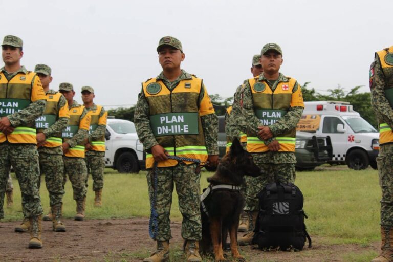 Defensa despliega más de 11 mil efectivos por huracanes