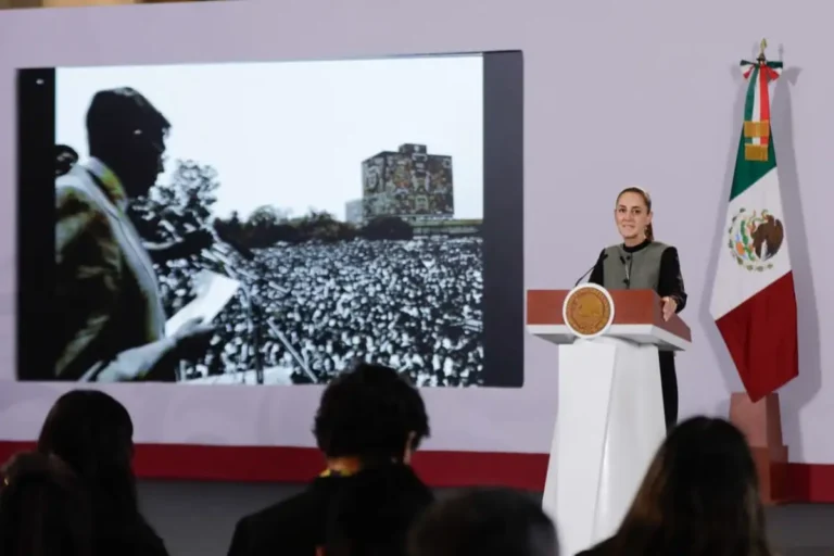 Sheinbaum y funcionarios rinden homenaje a Cuauhtémoc Cárdenas