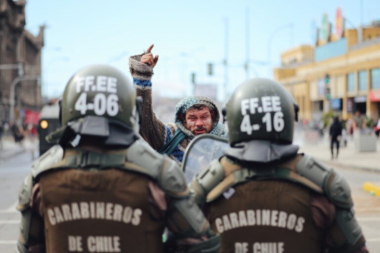 Chile reprime protestas a siete años del estallido social