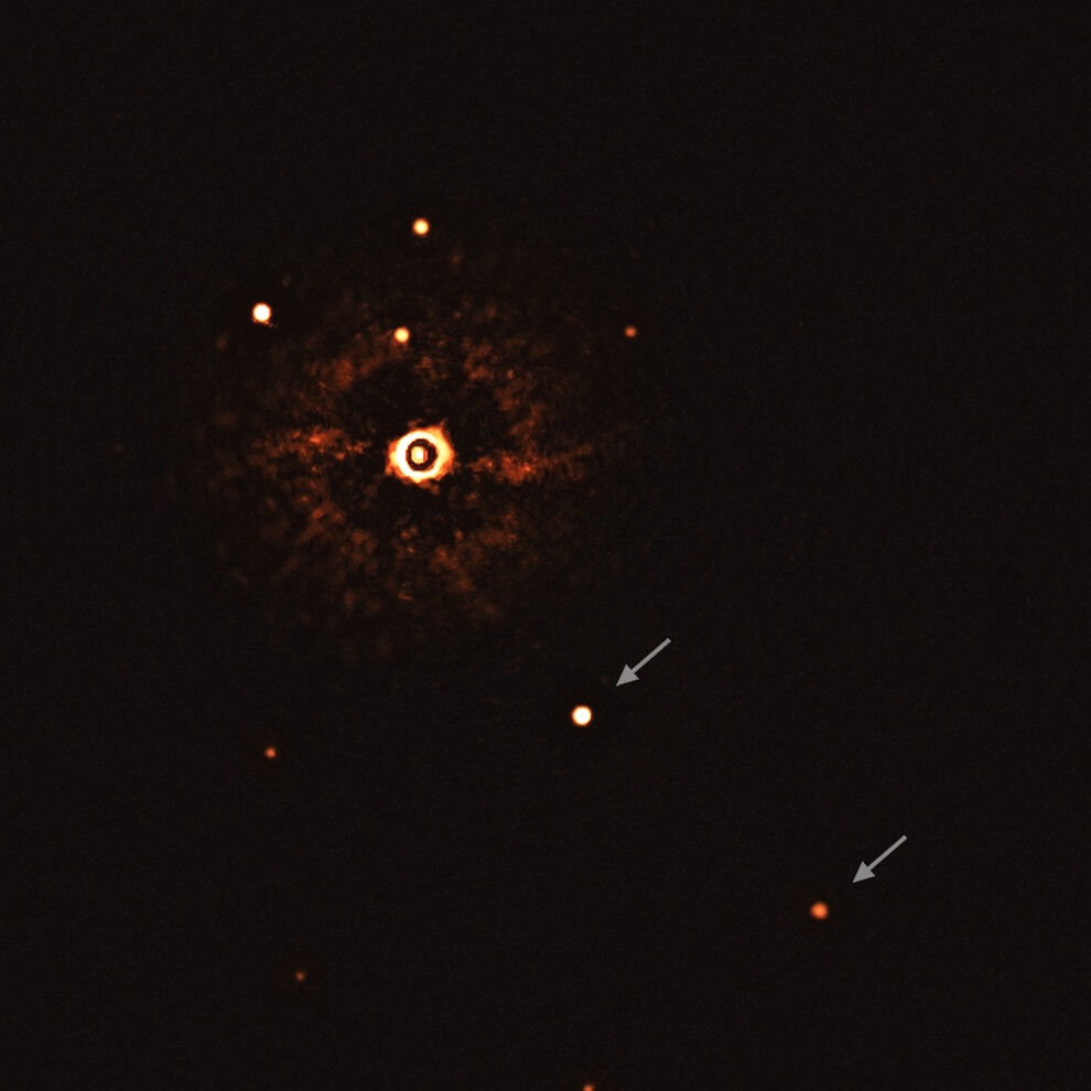 Hallan doble disco de escombros alrededor de una estrella muerta 2 Hallan doble disco de escombros alrededor de una estrella muerta