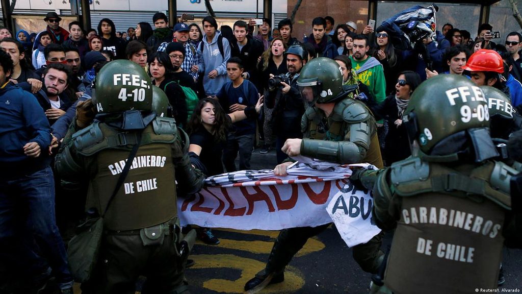 Chile reprime protestas a siete años del estallido social 2 Chile reprime protestas a siete años del estallido social
