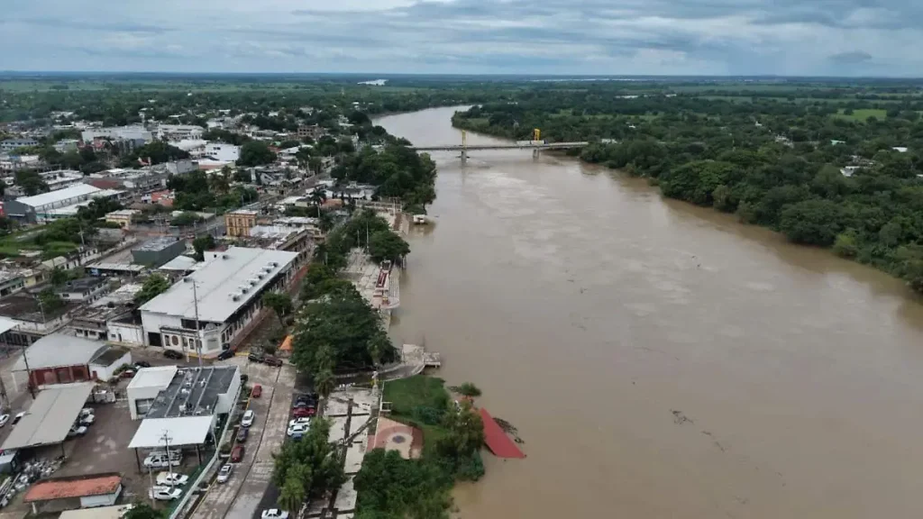 Río Pánuco alcanza 4.1 metros y prevén máximo el sábado 2 Río Pánuco alcanza 4.1 metros y prevén máximo el sábado