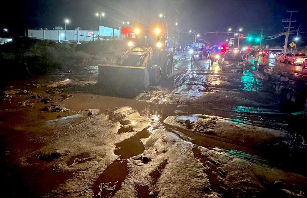 Lluvias de Vance dejan rescates e inundaciones en Los Cabos 2 Lluvias de Vance dejan rescates e inundaciones en Los Cabos