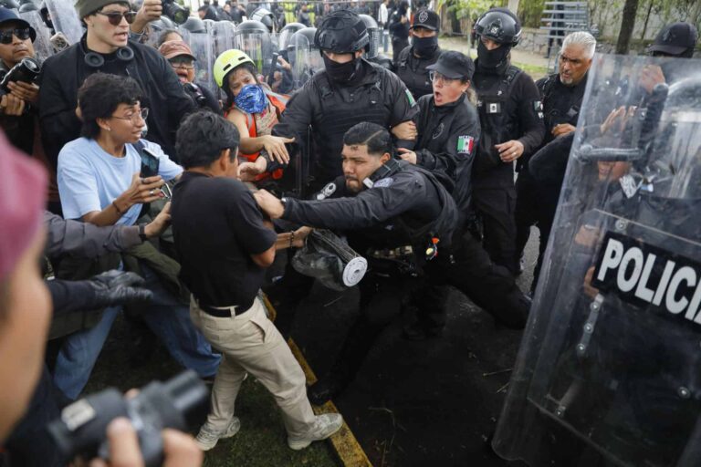 Lemus ordena investigar actuación policial en marcha por agua