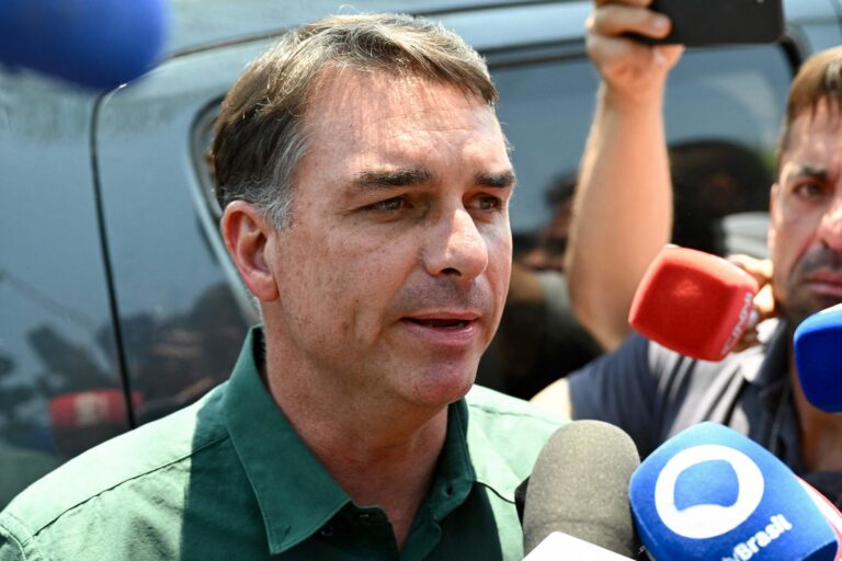 Flávio Bolsonaro pide anular candidatura de Lula