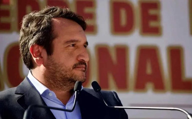 López Beltrán se registra para contender por distrito en Tabasco