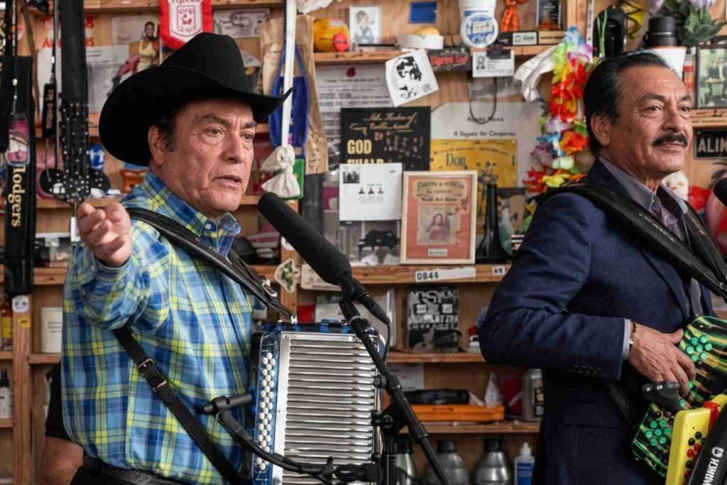 Los Tigres del Norte conquistan el Tiny Desk con música e identidad 2 Los Tigres del Norte conquistan el Tiny Desk con música e identidad