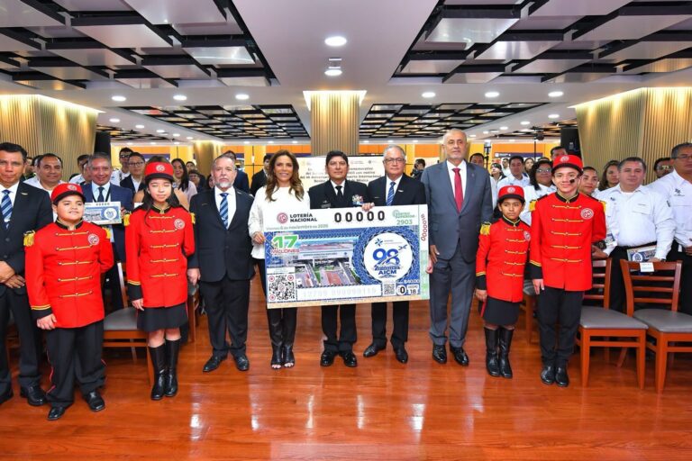 AICM celebra 98 años con billete de la Lotería Nacional