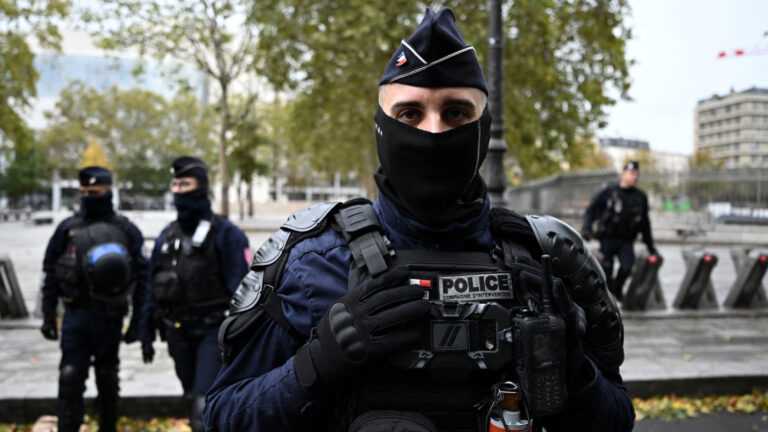 Francia despliega 70 mil uniformados ante nuevas protestas