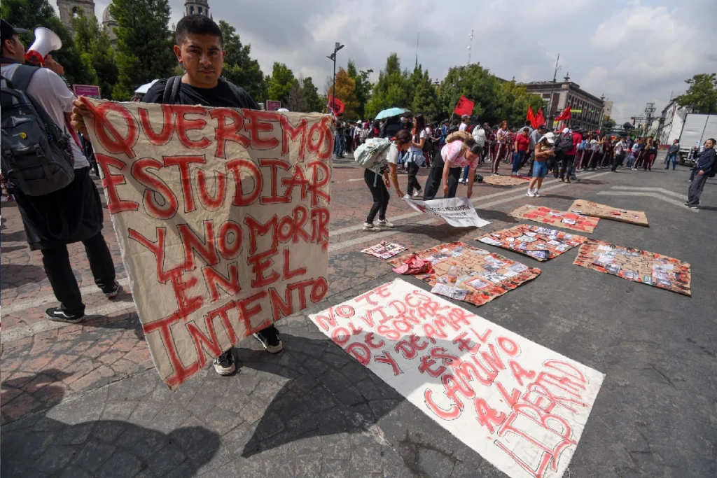 Marcha del 2 de octubre reúne a 8 mil personas 2 Marcha del 2 de octubre reúne a 8 mil personas