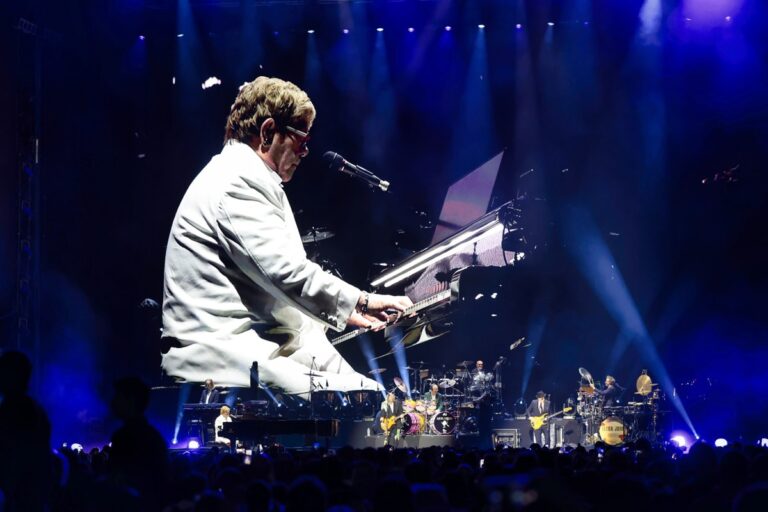 Elton John se despide de México con nostalgia