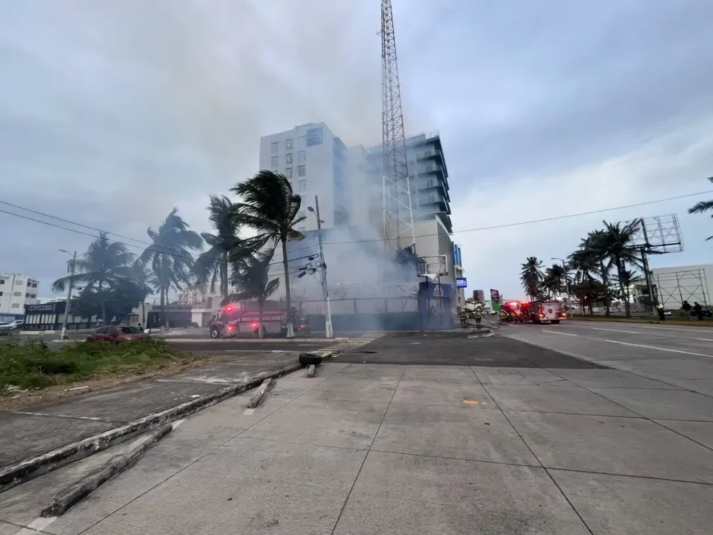 Incendio consume restaurante de mariscos en Boca del Río 2 Incendio consume restaurante de mariscos en Boca del Río