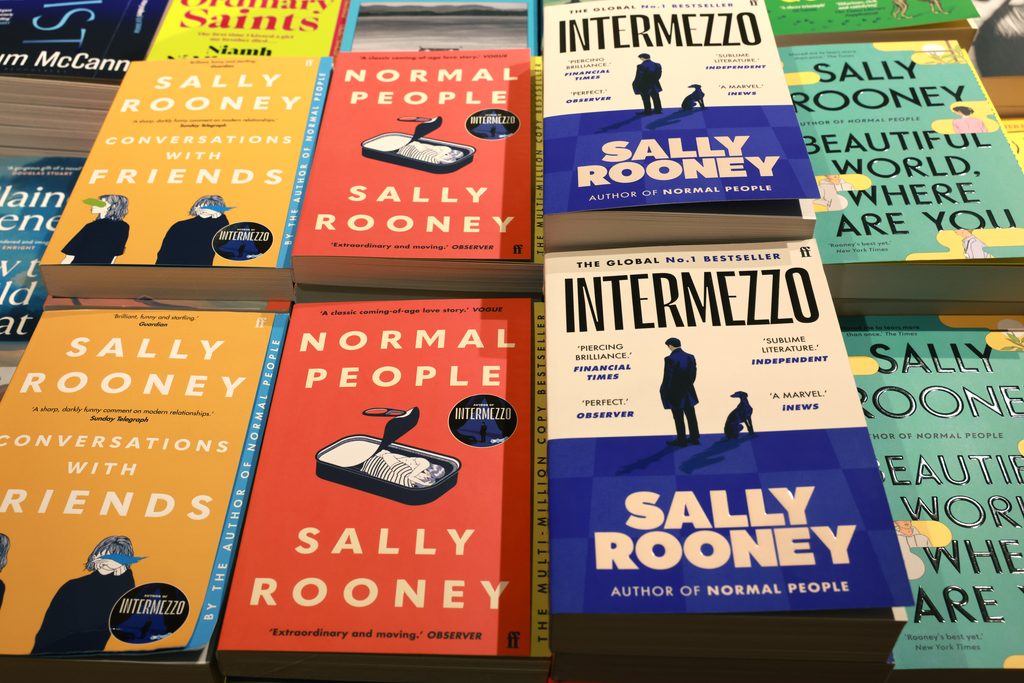 Sally Rooney dejará de vender sus libros en Reino Unido 2 Sally Rooney dejará de vender sus libros en Reino Unido