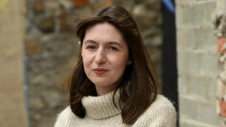 Sally Rooney dejará de vender sus libros en Reino Unido
