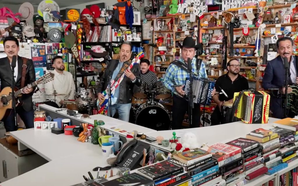 NPR restituye discurso sobre ataques a latinos en Tiny Desk 2 NPR restituye discurso sobre ataques a latinos en Tiny Desk