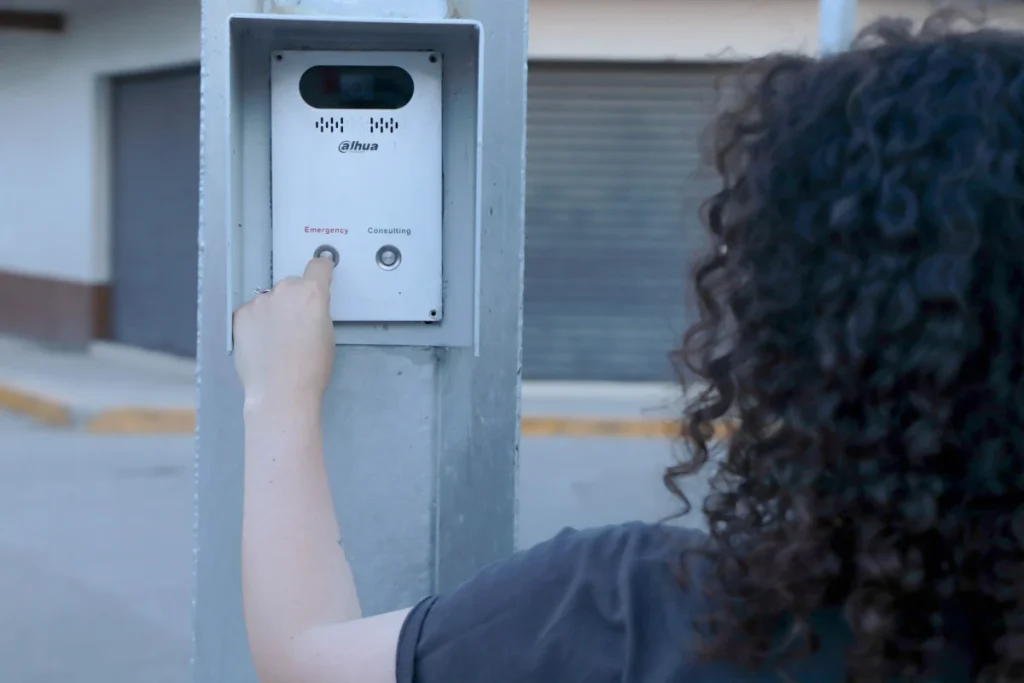 Edomex recupera espacios públicos para prevenir la violencia contra mujeres 2 La instalación de botones de pánico permite una ágil comunicación entre víctimas de delitos y autoridades